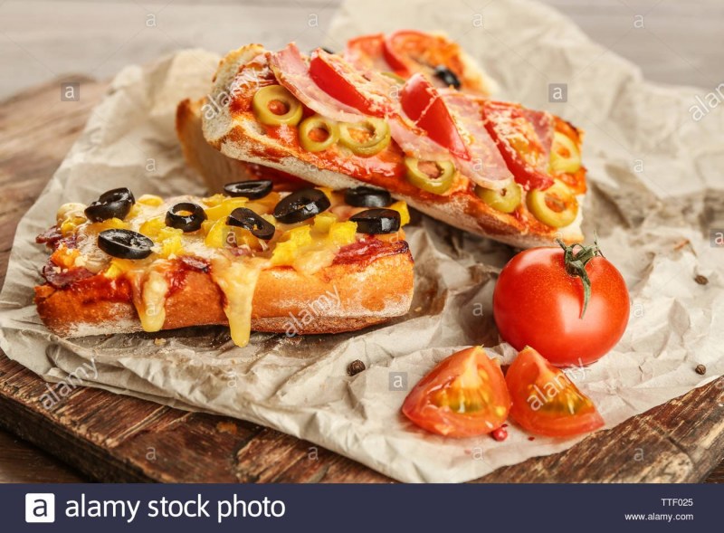 Сухарики с чесноком и сыром в духовке