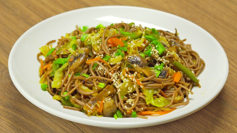 Курица с гречневой лапшой