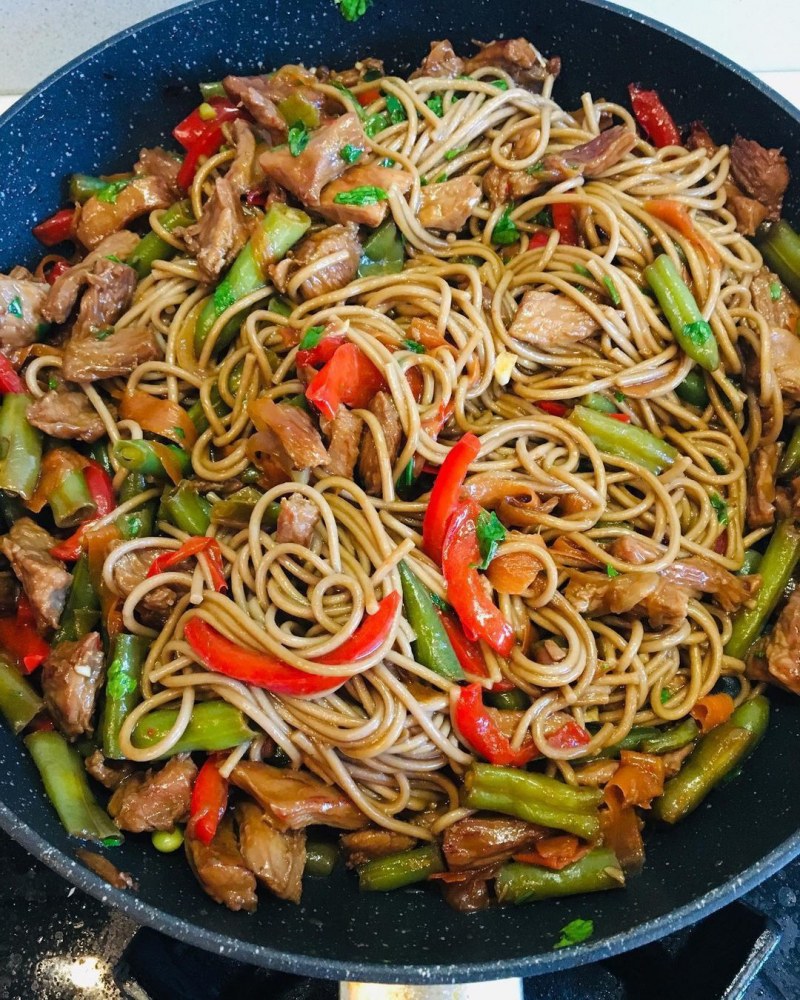Кальмаром грибами и дом лапшой