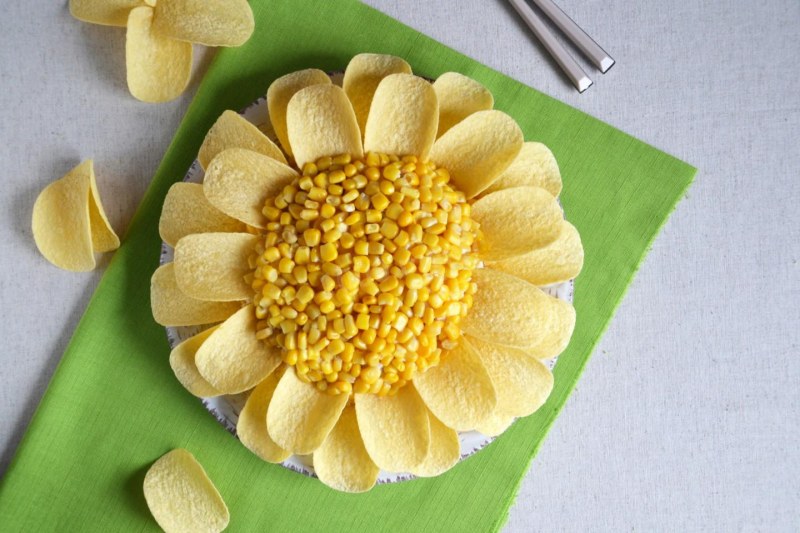 Салат Ромашка кучками