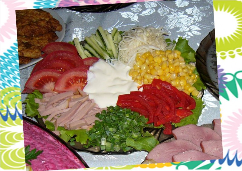 Салат Ромашка с чипсами кучками