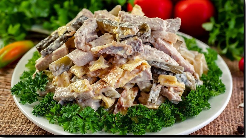 Салат Министерский с копченой курицей