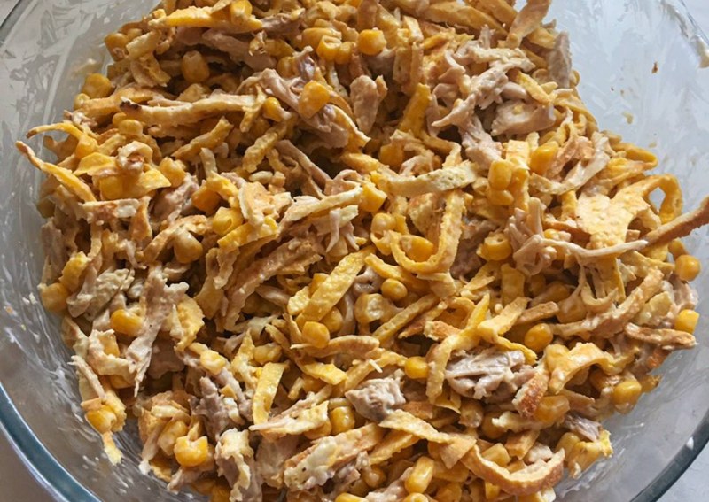 Летний салат с курицей