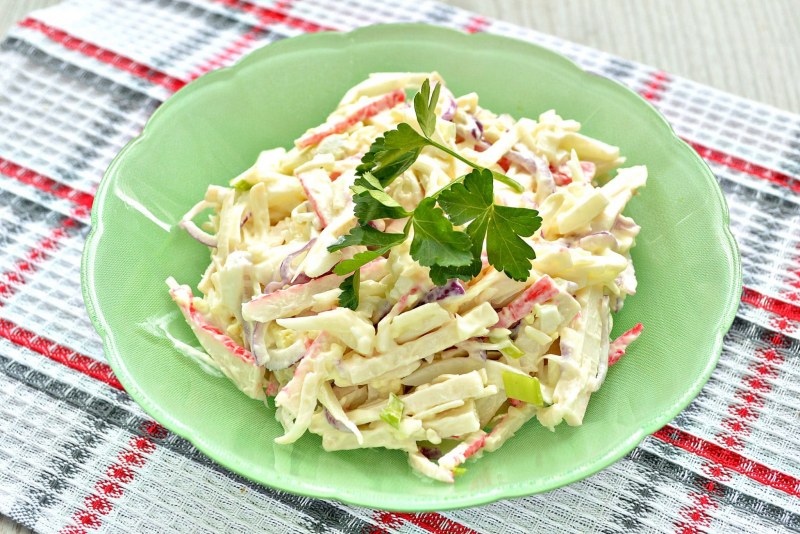 Салат с печенью и луком