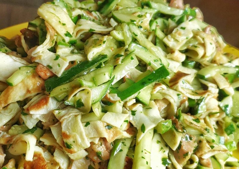 Салат с солёными огурцами