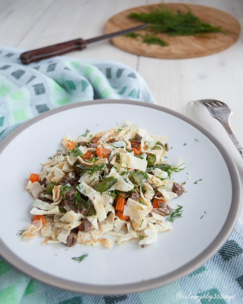 Блинный салат с куриной грудкой