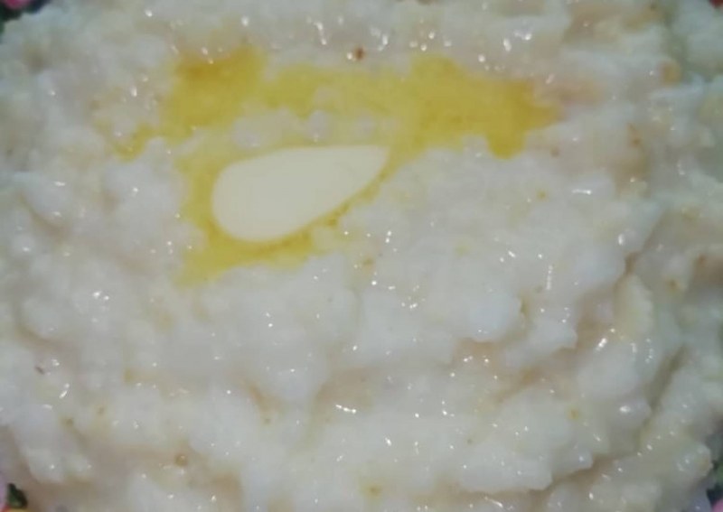 Каша Дружба на молоке в кастрюле