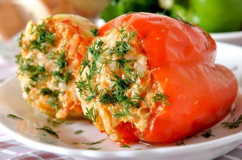 Фаршированные перцы под сырной корочкой