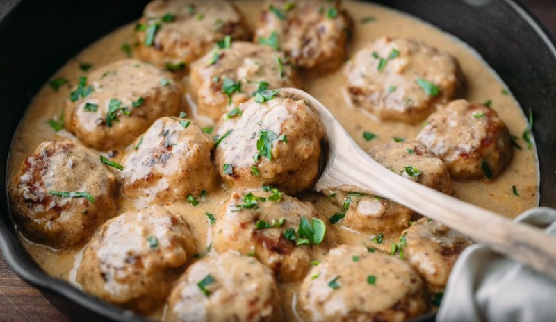 Фрикадельки с шампиньонами
