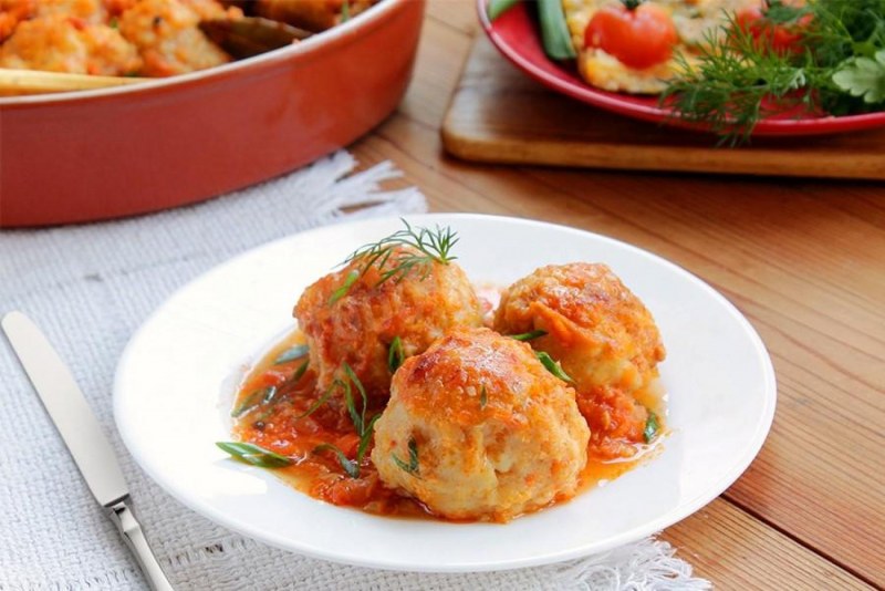 Куриные шарики в сливочном соусе в духовке