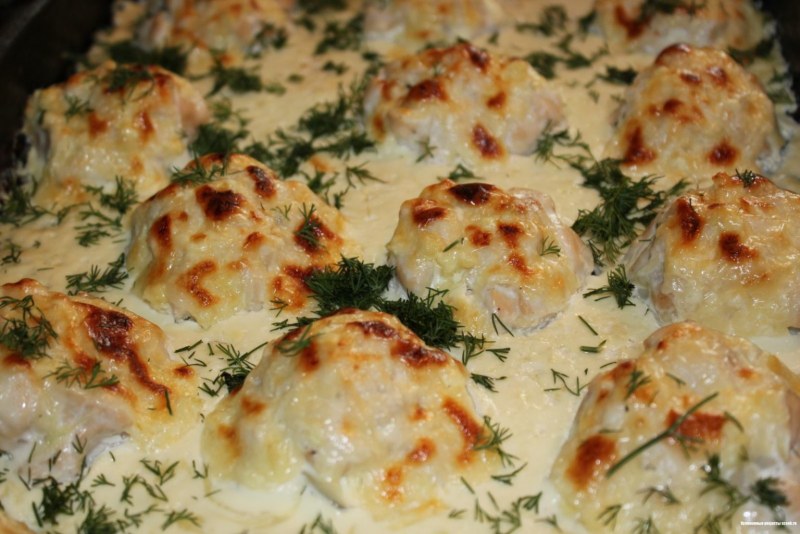 Куриные шарики в сырно-сливочном соусе