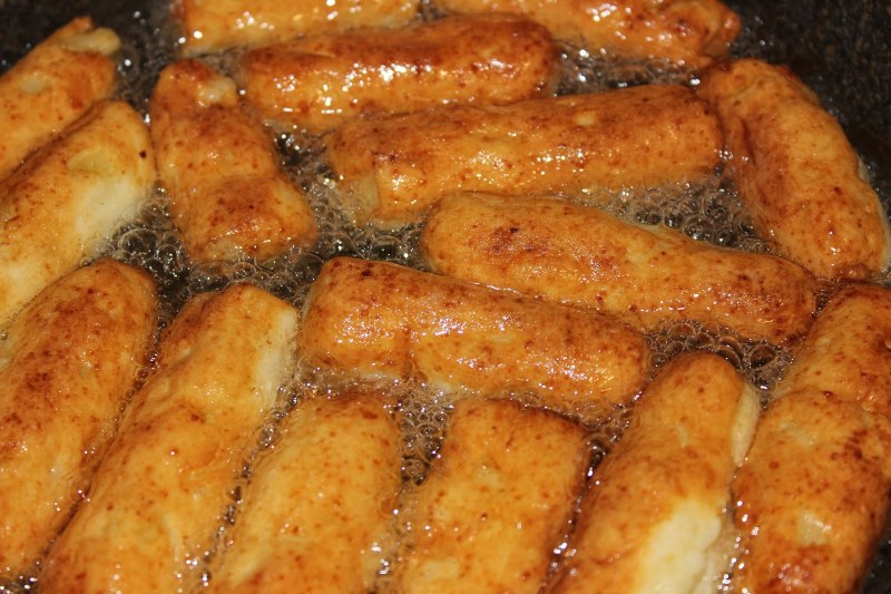 Слоеные палочки с сыром
