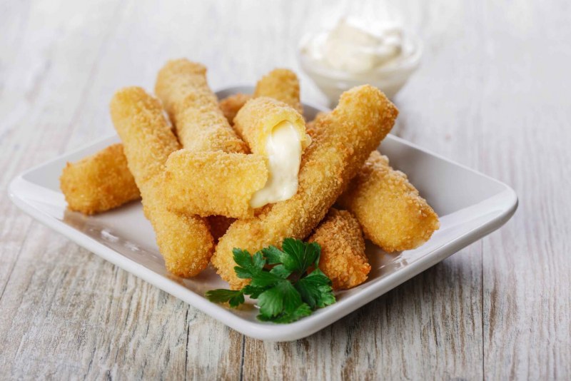Хлебные палочки с чесноком