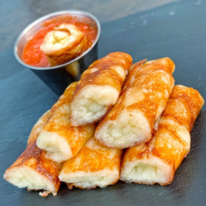 Слоеные палочки с сыром