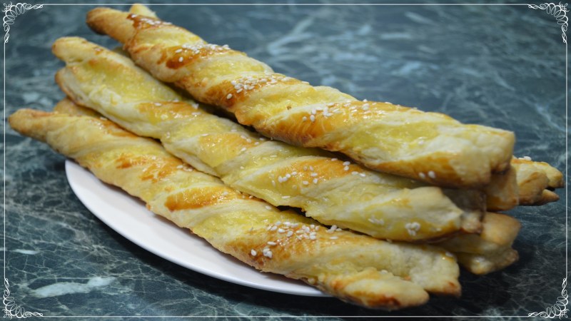 Гриссини из слоеного теста
