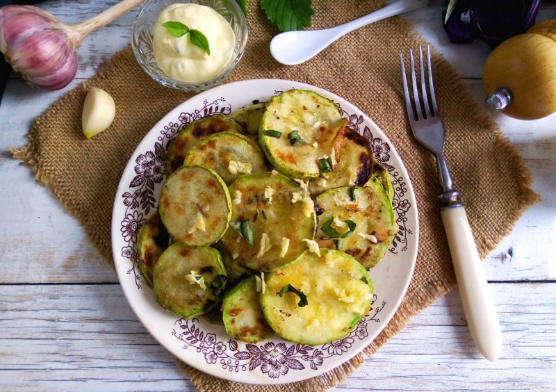 Жареные кабачки кружочками