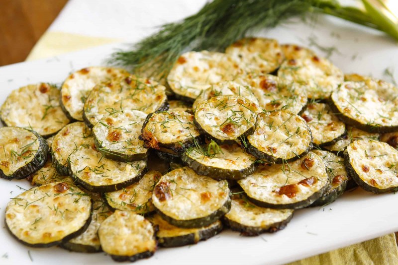 Кабачки жареные с чесночным соусом