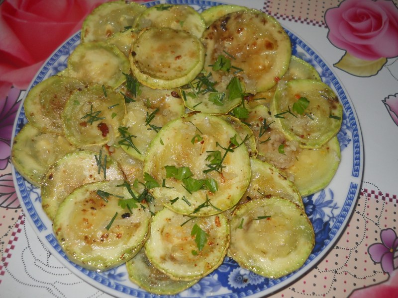 Цукини на сковороде