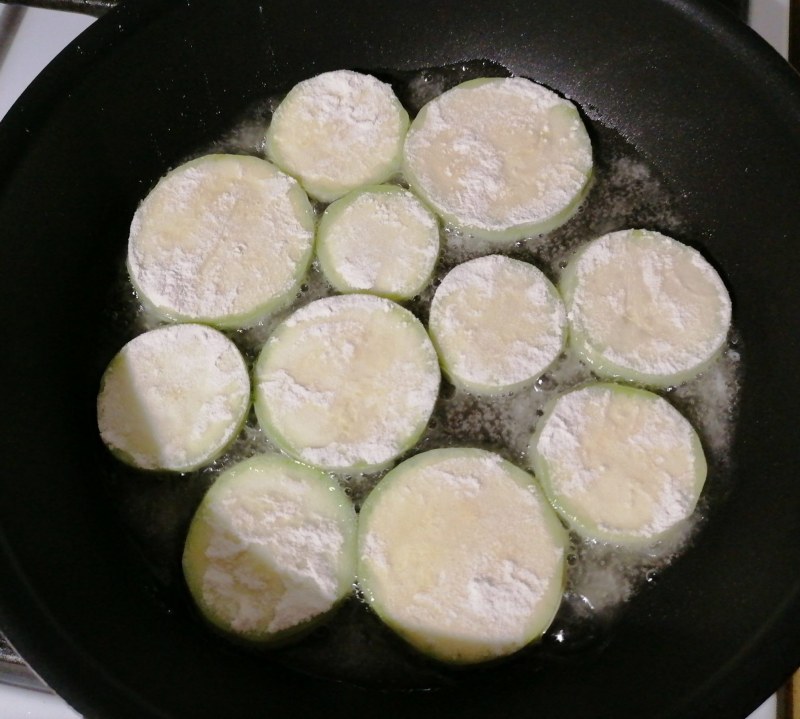 Кабачки цукини жареные