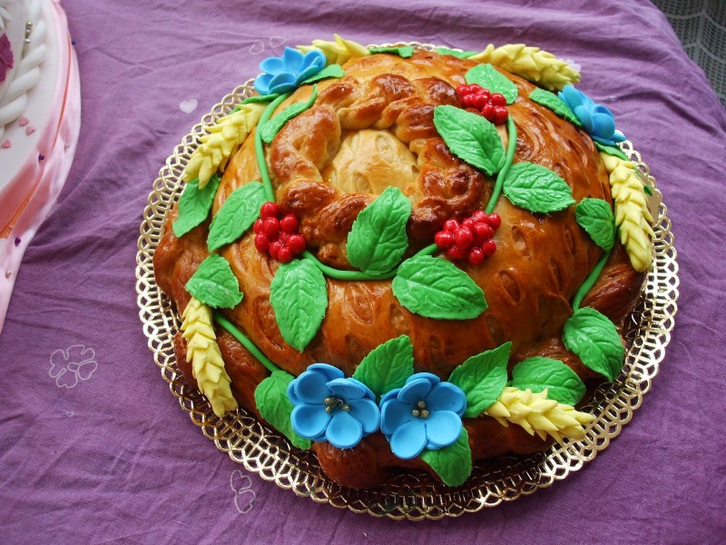 Каравай свадебный красивый