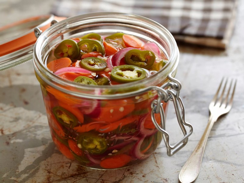 Маринованный сладкий перец с яблоками