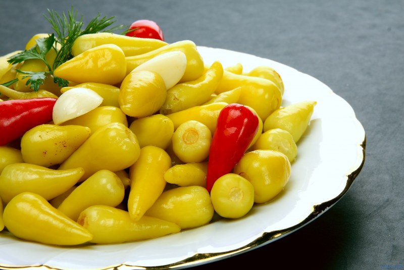 Закуска из помидор в банке