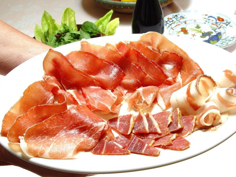 Деликатесы Италии мясные