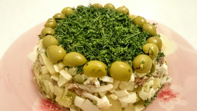 Салат из печени трески с огурцом