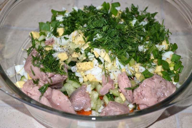 Салат с треской и яйцом
