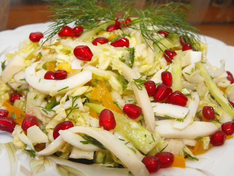 Салат с пекинской капустой и гранатом