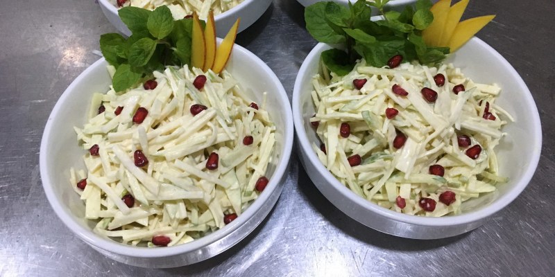 Салат с капустой и клюквой
