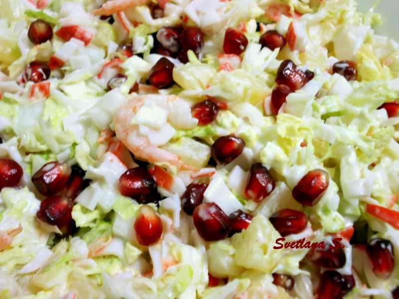 Салат с краснокочанной капустой и гранатом