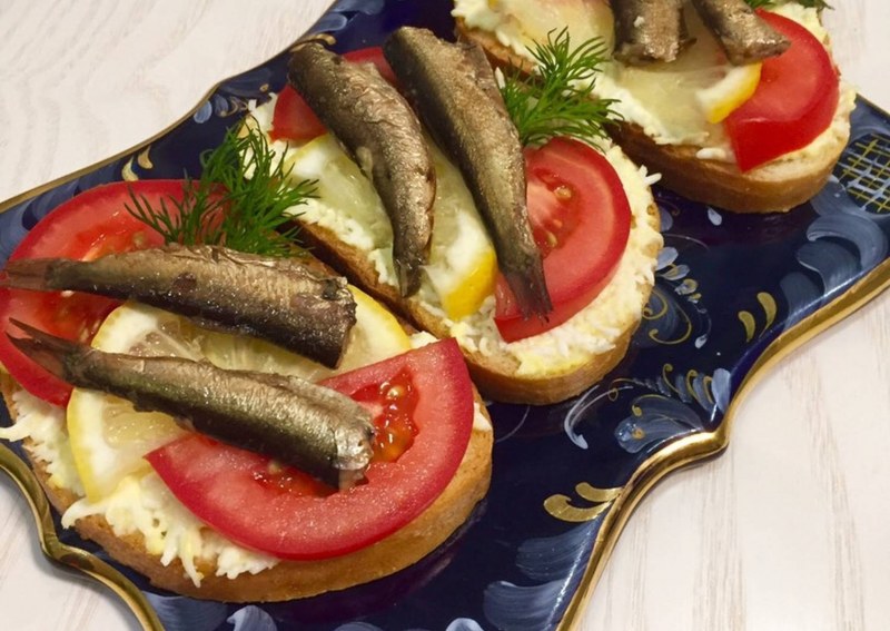 Гренки со шпротами