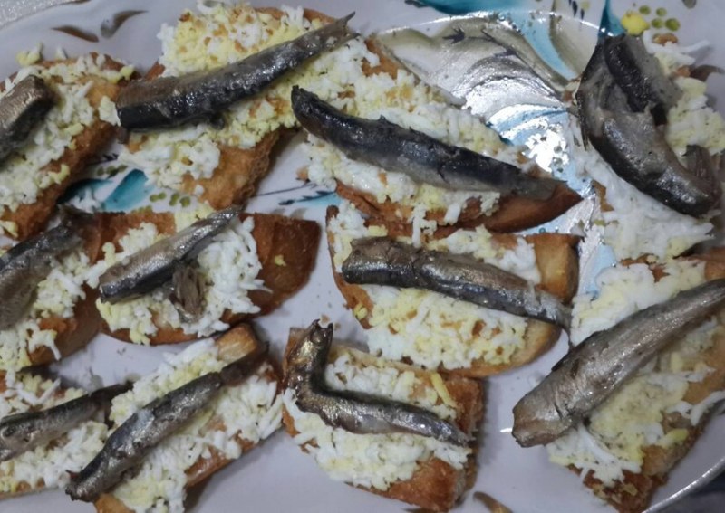 Гренки со шпротами