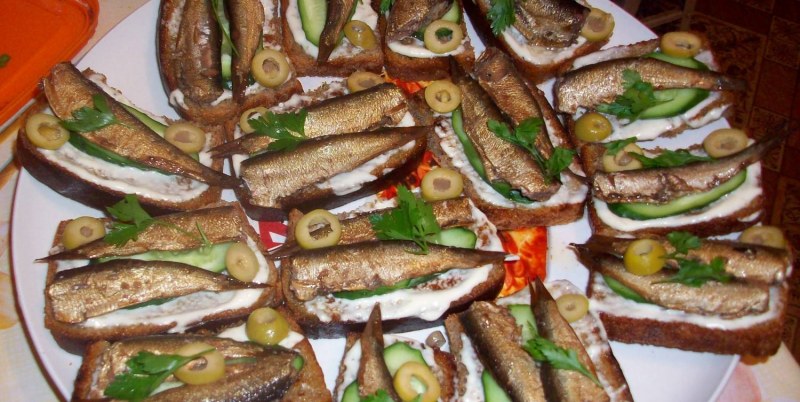 Яйца фаршированные шпротами