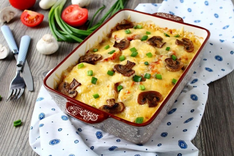 Свинина под сыром в духовке