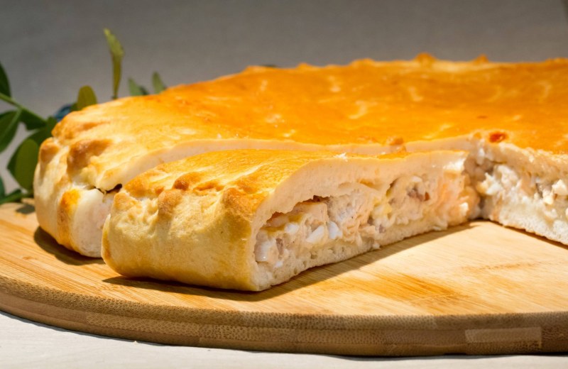 Пирог с рыбой и рисом