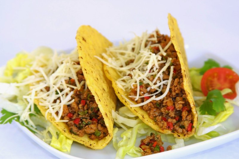 Такос с курицей и овощами