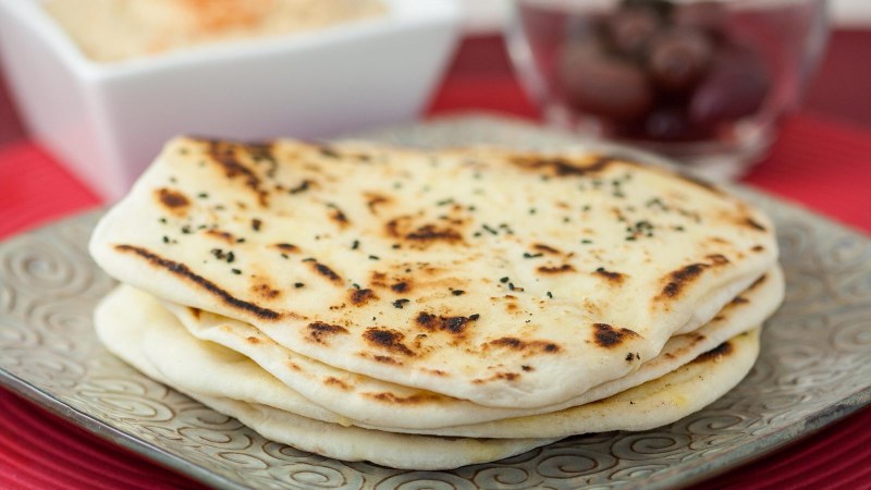 Лепёшки чапати на сковороде