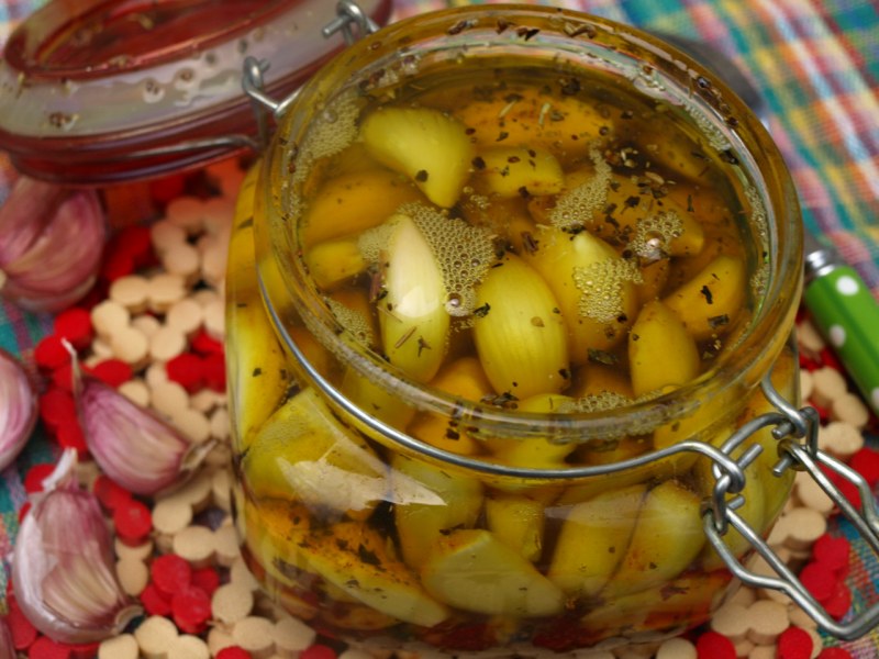 Маринованный чеснок