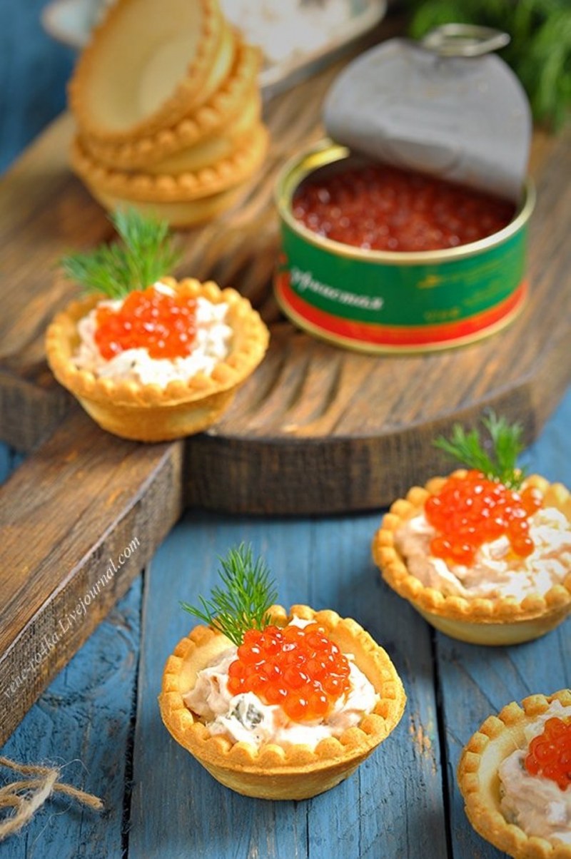 Бутерброды с икрой красной и черной фото