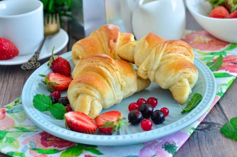 Булочки круассаны