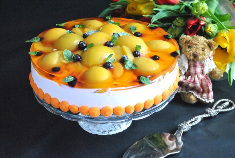 Торт с персиками консервированными