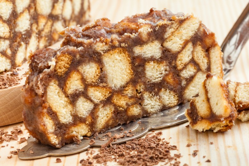 Торт из пряников без выпечки со сгущенкой и маслом