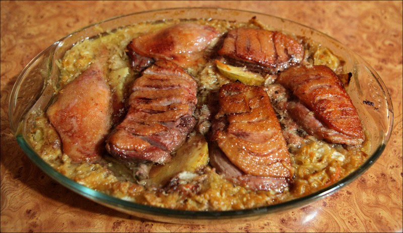 Утка фаршированная яблоками и клюквой
