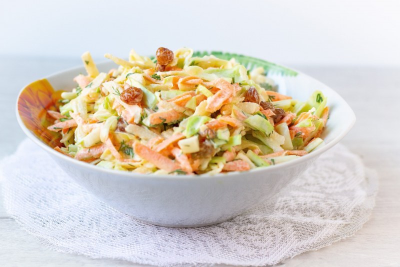 Салат с дайконом и яблоком