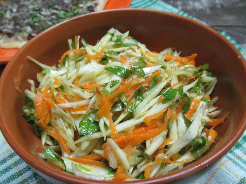 Салат из капусты и моркови