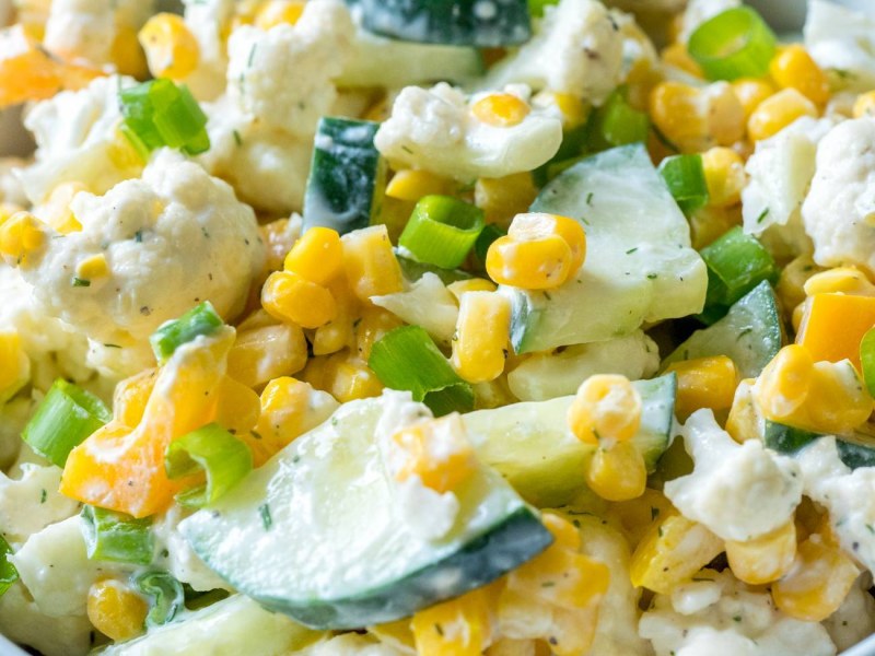 Салат с перцем болгарским и кукурузой