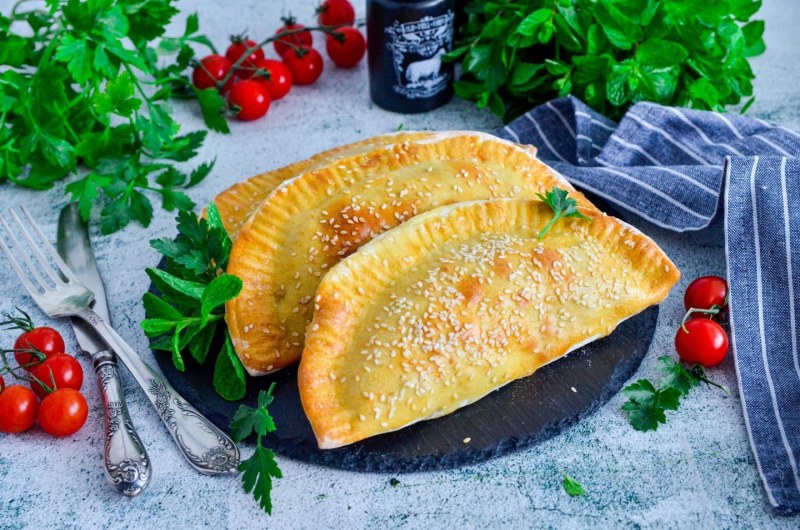 Чебуреки жареные