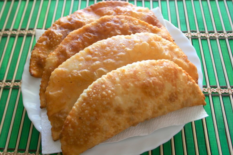 Чебурек аппетитный